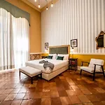 Apartment Royal Caracciolo Historic Palace - Via Dei Tribunali *