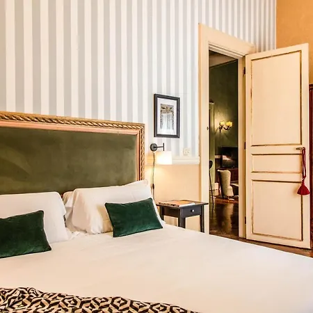 Royal Arthouse Luxury - Palazzo Caracciolo D'arena Apartment *